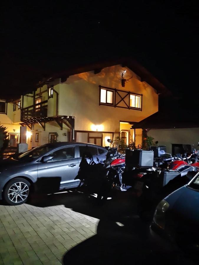 Hotel Casa Cu Flori Buşteni Exterior foto
