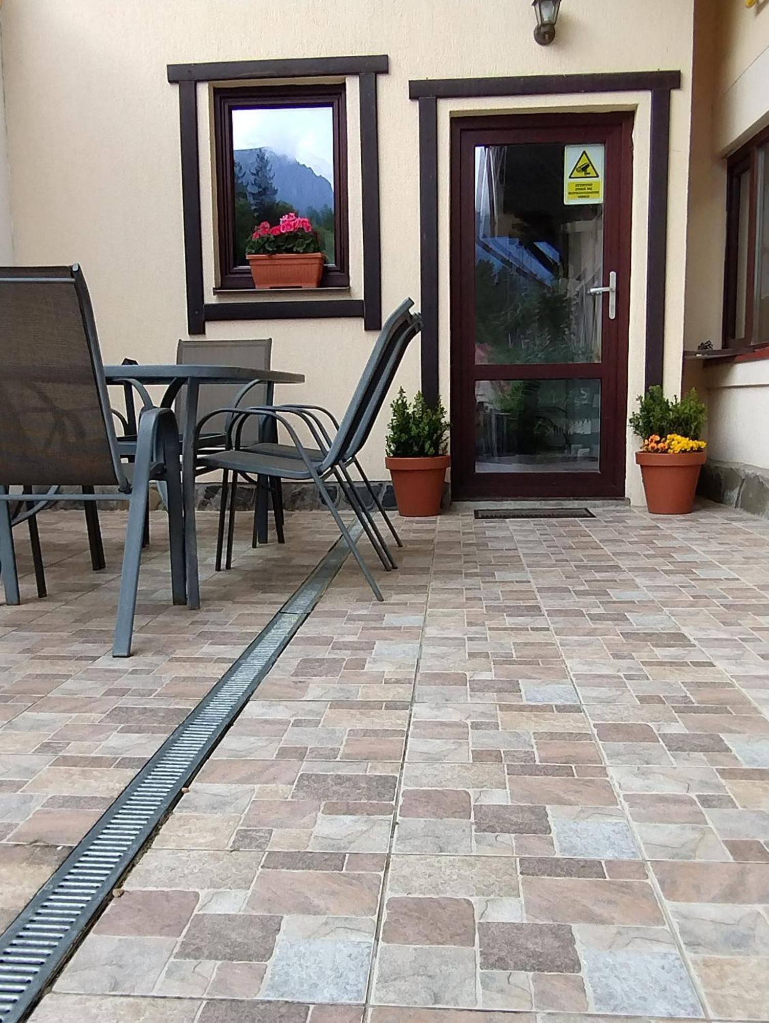 Hotel Casa Cu Flori Buşteni Exterior foto